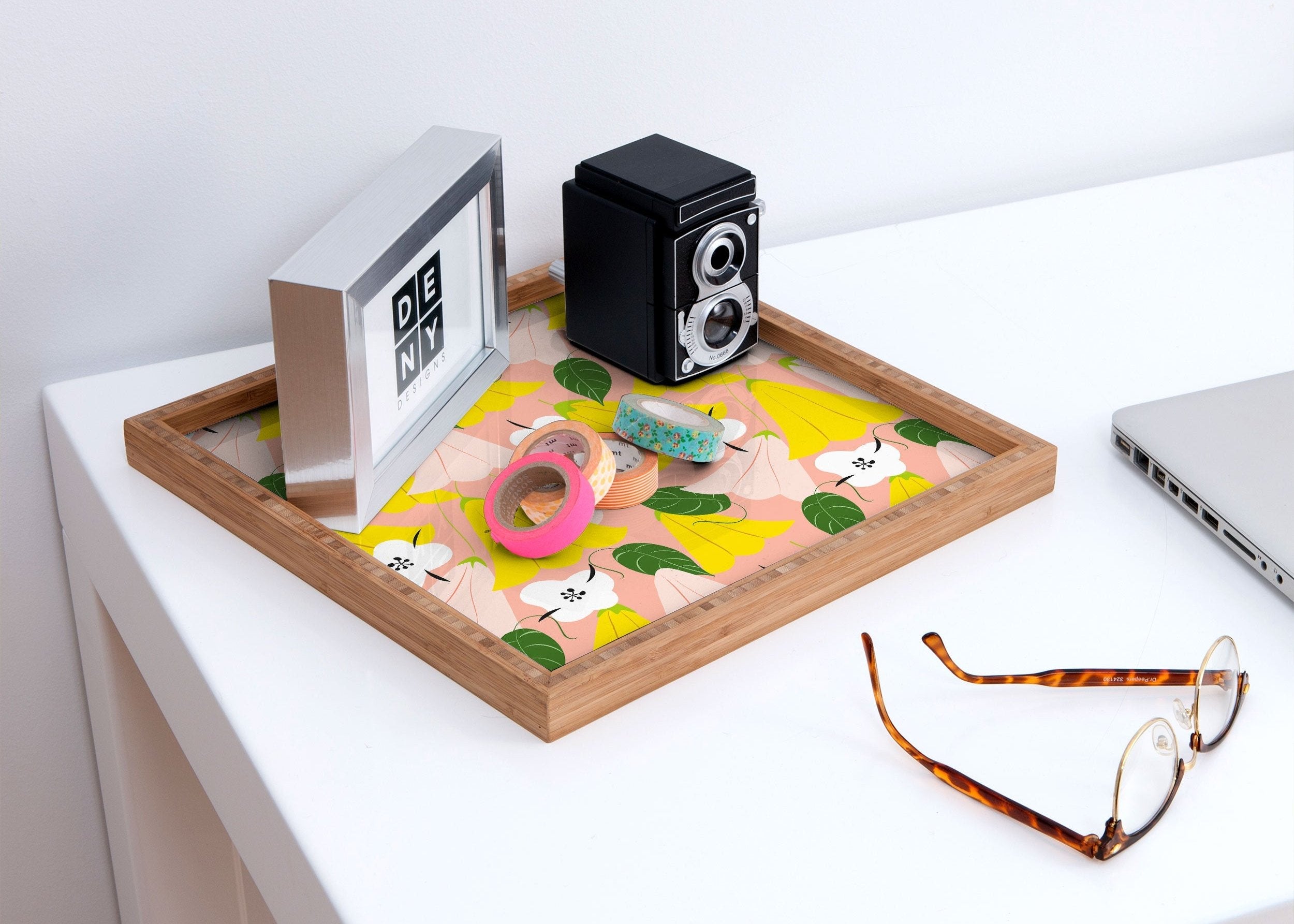 oranges-bella-pattern-square-tray-desk-perspective